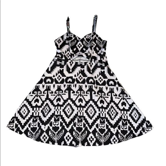 𝅺CHARLOTTE Russe Black and white geometric shapes dress with spaghetti straps - Picture 1 of 5